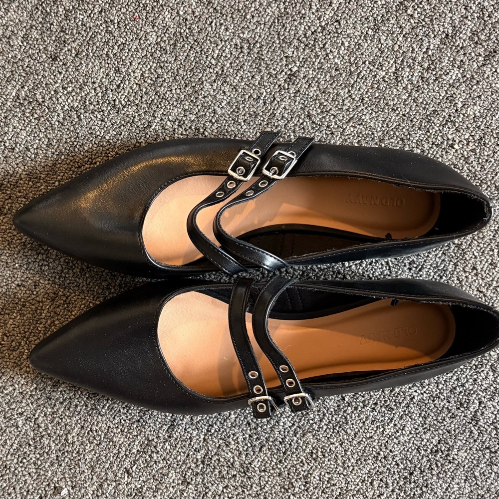Old Navy Black Women's Flats with Buckle Straps